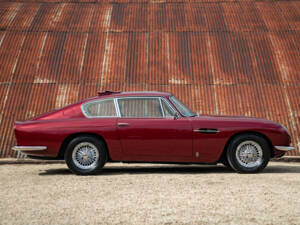 Image 3/56 de Aston Martin DB 6 Vantage (1967)