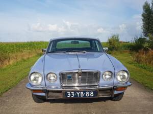 Image 2/7 de Jaguar XJ 12 L (1974)