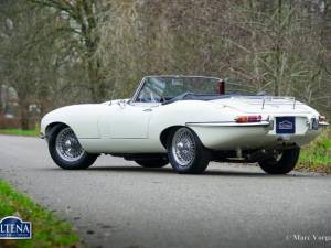 Image 15/45 of Jaguar Type E 4.2 (1966)