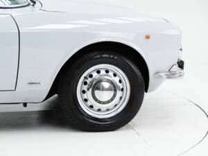 Bild 10/15 von Alfa Romeo Giulia 1300 GT Junior (1971)