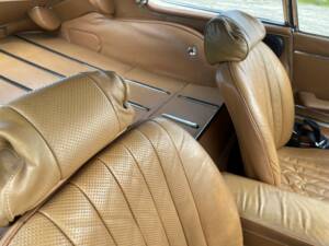 Image 8/12 of Jaguar E-Type (1971)
