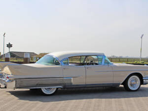Image 7/29 of Cadillac 60 Special Fleetwood (1958)