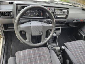 Bild 9/14 von Volkswagen Golf II GTi 16V 1.8 (1988)