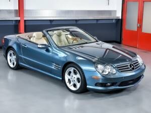 Image 5/7 of Mercedes-Benz SL 500 (2005)