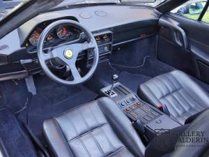 Image 36/50 de Ferrari 328 GTS (1987)