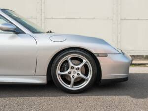 Image 6/41 of Porsche 911 Carrera (2004)