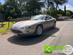 Image 2/10 de Jaguar XK8 4.0 (1998)