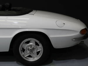 Image 4/9 of Alfa Romeo 1750 Spider (1969)
