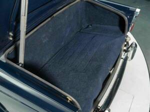 Image 18/19 of Triumph TR 250 (1968)