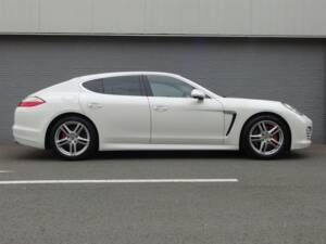 Image 5/98 of Porsche Panamera S (2010)