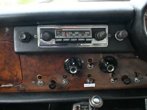 Image 38/40 of Bristol 410 (1968)