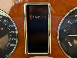 Image 15/32 of Bentley Azure (2003)