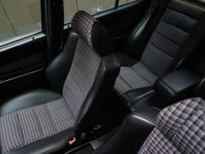 Image 27/83 of Mercedes-Benz 190 E 2.3-16 (1984)