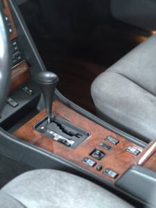 Image 38/52 of Mercedes-Benz 560 SEL (1988)