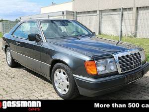 Image 4/15 of Mercedes-Benz 230 CE (1992)