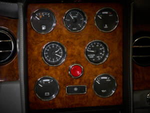 Image 43/77 of Bentley Azure (2001)