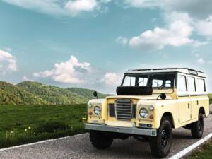 Image 7/22 of Land Rover 109 (1977)