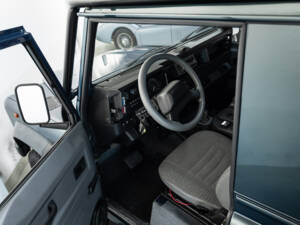 Image 6/43 of Land Rover Defender 90 &quot;50th Anniversary&quot; (1998)