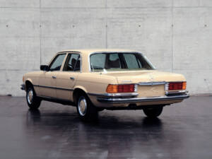 Image 2/24 of Mercedes-Benz 280 S (1975)