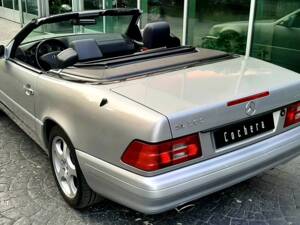 Immagine 8/19 di Mercedes-Benz SL 500 (2000)