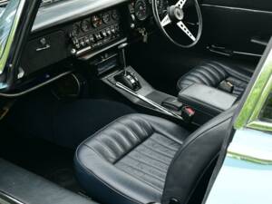 Image 25/50 de Jaguar E-Type V12 (2+2) (1972)