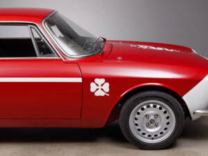 Image 11/30 de Alfa Romeo Giulia GT 1300 Junior (1974)