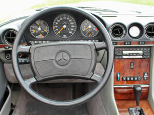 Bild 18/27 von Mercedes-Benz 560 SL (1989)