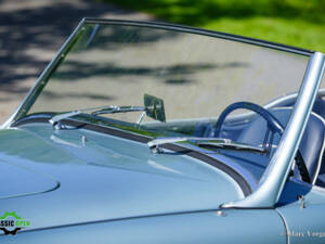 Image 31/51 of Austin-Healey 100&#x2F;6 (BN4) (1958)