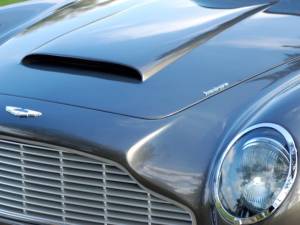 Image 14/36 of Aston Martin DB 6 Vantage (1968)