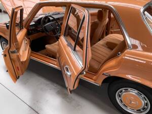 Image 23/35 of Mercedes-Benz 280 SE (1978)