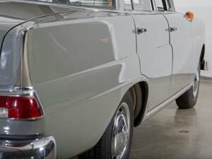 Image 11/20 of Mercedes-Benz 190 c (1962)