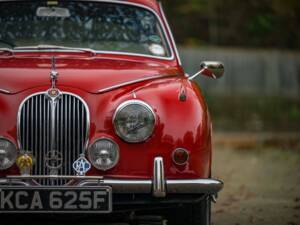 Image 7/7 of Jaguar Mk II 2.4 (1967)