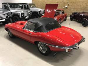 Image 7/32 de Jaguar E-Type (1969)