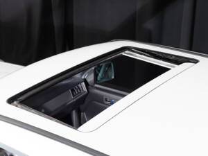 Image 12/78 de Mercedes-Benz 190 E 1.8 (1992)