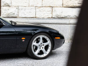 Immagine 13/42 di Jaguar XKR (2003)