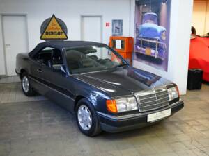 Image 1/22 de Mercedes-Benz 300 CE-24 (1993)