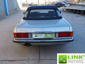 Image 6/10 de Mercedes-Benz 280 SL (1980)