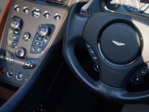 Imagen 17/50 de Aston Martin Vanquish S Volante (2018)