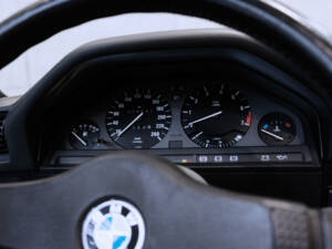 Immagine 16/22 di BMW 325i (1988)