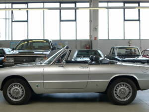 Bild 1/32 von Alfa Romeo 2000 Spider Veloce (1981)