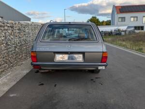 Bild 16/17 von Mercedes-Benz 280 TE (1984)