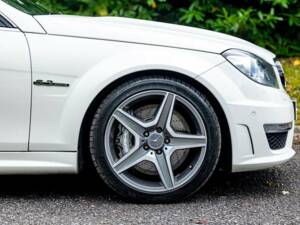 Image 21/50 of Mercedes-Benz C 63 AMG T (2013)