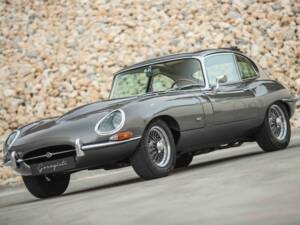 Immagine 2/88 di Jaguar E-Type (2+2) (1968)