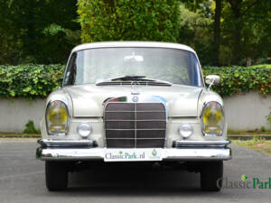 Image 8/50 of Mercedes-Benz 200 (1965)