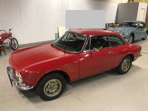 Immagine 10/18 di Alfa Romeo Giulia 1600 GT Junior (1975)