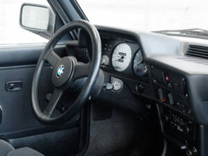 Image 23/24 of BMW 323i (1980)