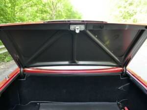 Image 38/50 of Mercedes-Benz 300 SL (1988)