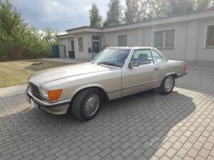 Afbeelding 3/43 van Mercedes-Benz 560 SL (1988)