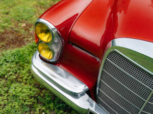 Image 14/99 de Mercedes-Benz 250 SE (1967)