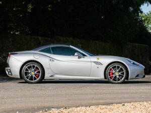 Image 5/44 de Ferrari California (2011)